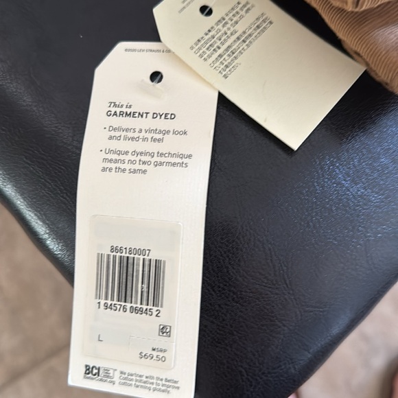 Levi’s Barstow” Corduroy Western Shirt in Large. Made in India. - Picture 9 of 9